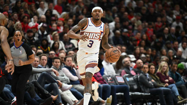 Phoenix Suns guard Bradley Beal (3) controls the ball against the Chicago Bulls at United Center.